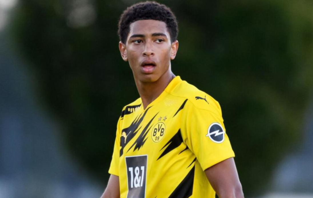 西甲战报：费尔南德斯点射制胜，十人西班牙人1-0十人巴列卡诺（西甲：费尔南德斯点球建功，10人西班牙人1-0力克10人巴列卡诺）