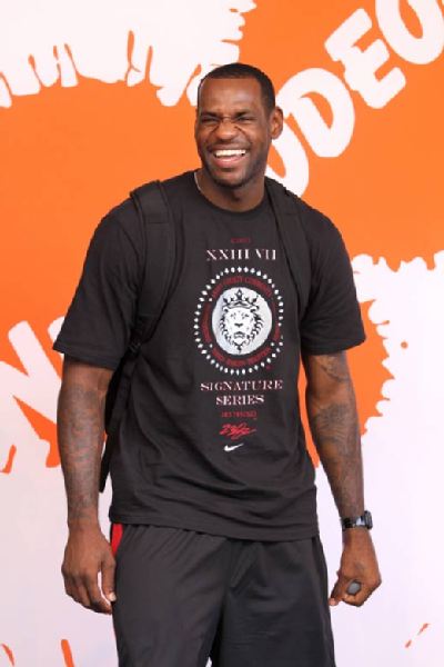 劳塔罗：齐沃拥抱我的次数比我老婆抱我的次数都多（劳塔罗打趣：齐沃抱我的次数比妻子还多）