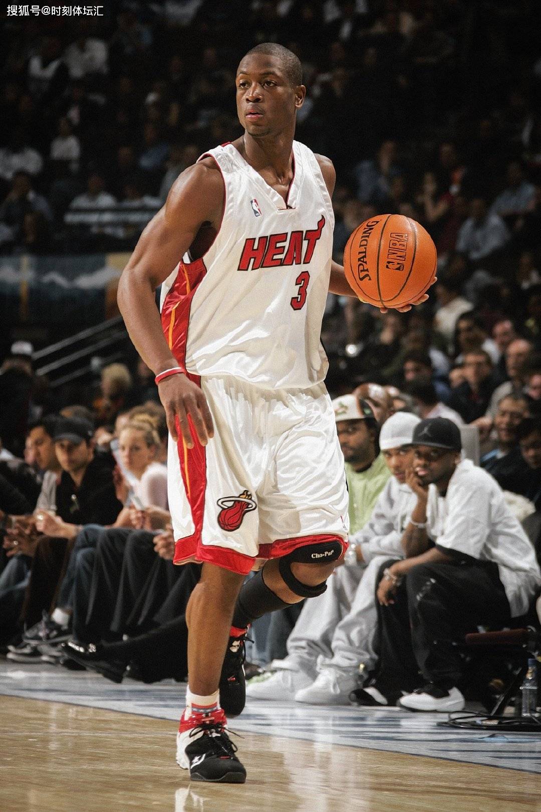 青岛四外援爆发合砍66分，带队31分狂胜北京男篮（青岛四外援齐发力轰下66分，31分大胜北京男篮）