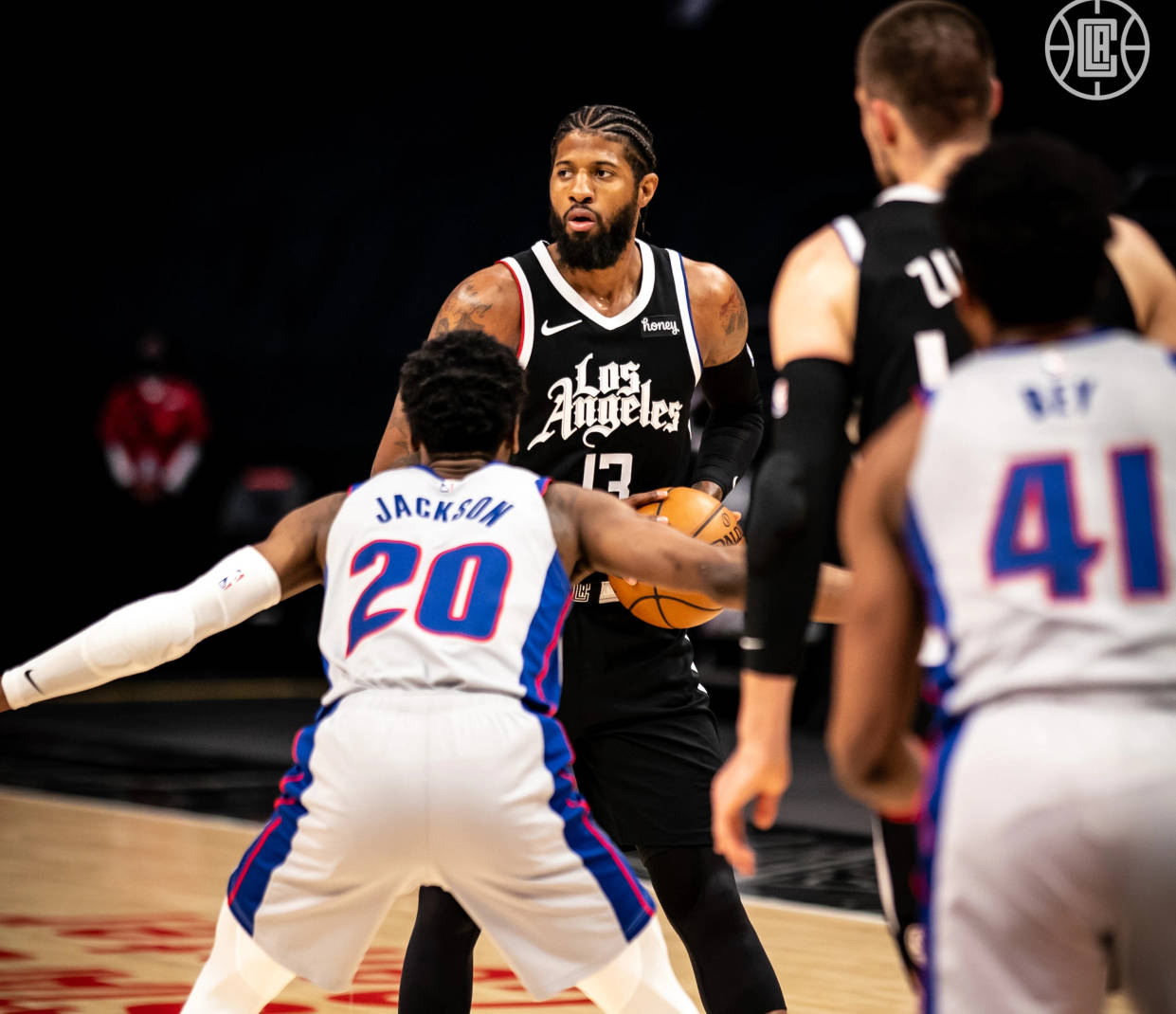 全新5人组合！火箭队调整2阵，3人登场变5人出战，饼皇或被交易？（全新五人轮换出炉！火箭两阵大调整，三人出场扩至五人，饼皇或遭交易？）