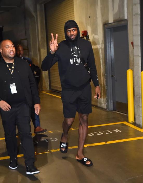 我又拥有新球衣啦！葡萄牙2026世界杯特别款球衣...（入手新战袍：葡萄牙2026世界杯特别版球衣）