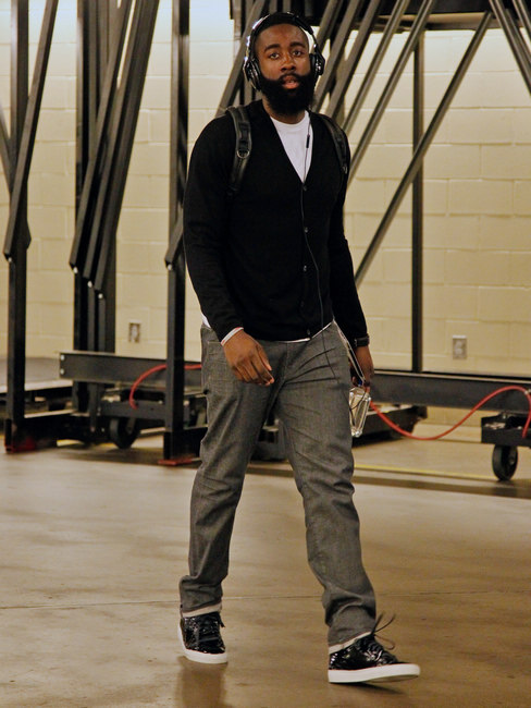 旧金山大学遭3连败！王俊杰首发登场7中3得到8分1板2助（旧金山大学遭遇三连败，王俊杰首发出战7投3中砍下8分1板2助）