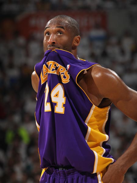 聋人篮球观赛：让我们挥动手语为运动员呐喊（用手语为聋人篮球助威：一起为运动员加油）