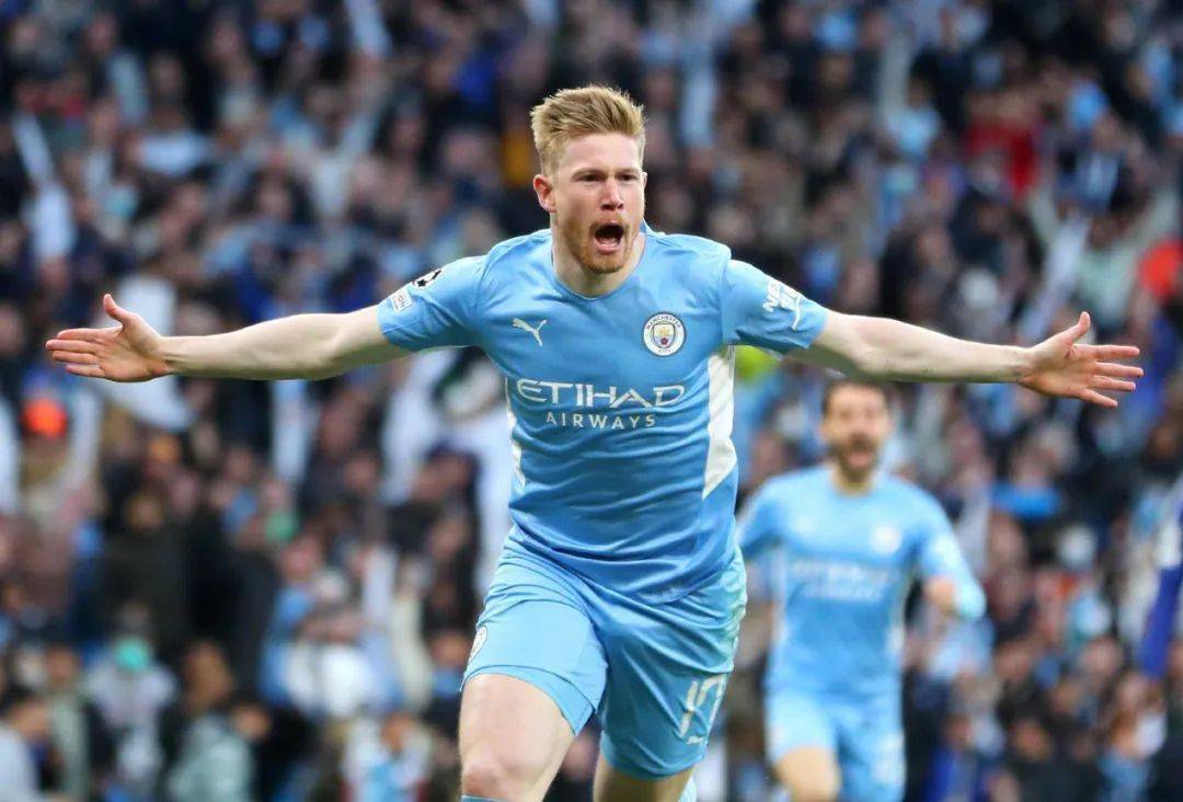 全家福宣，U16国少小将万项加盟塞尔超贝尔格莱德红星俱乐部（塞尔超贝尔格莱德红星官宣签下U16国少万项，全家福合影亮相）