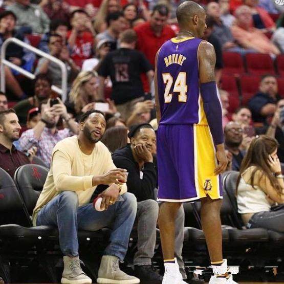 NBA杯半场：东契奇&里夫斯合砍37分，詹姆斯2分，独行侠62-60领先湖人（NBA杯半场战报：东契奇与里夫斯合得37分，詹姆斯仅2分，独行侠62-60暂领先湖人）