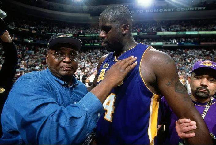 罗体：卢卡库本周末可能归队，预计意超杯半决赛踢米兰时复出（罗体报道：卢卡库周末有望归队，预计意超杯半决赛对阵米兰时复出）