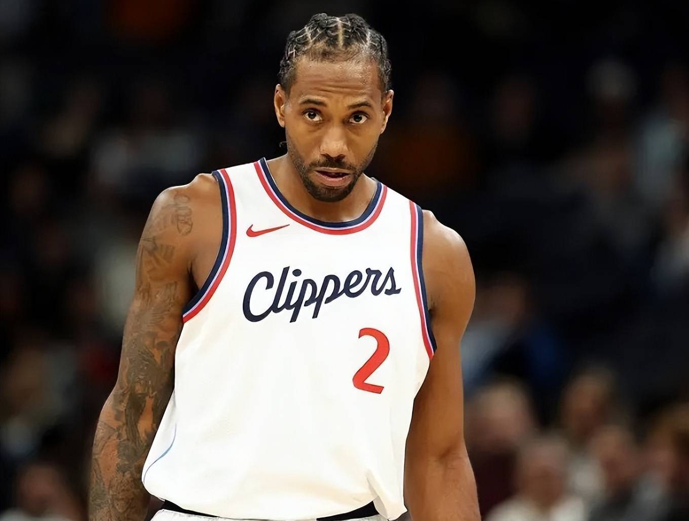 NBA官方为湖火大战预热！詹杜创史上最高得分对决 必有一队首遭三连败（NBA官方预热湖火对决：詹杜史上最高分大战在望，一队势必遭遇赛季首个三连败）