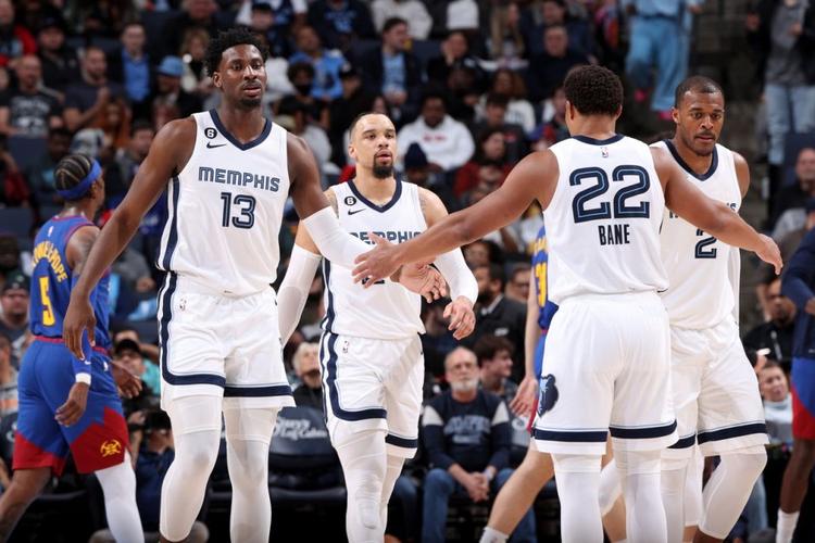 伊利牛奶开启促销活动：买三箱牛奶即送CBA新赛季球票一张（伊利牛奶推出优惠：购三箱送CBA新赛季球票一张）